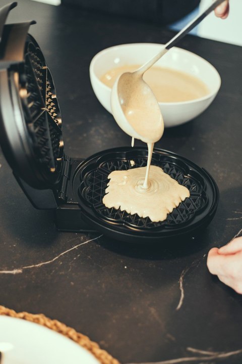 SEVERIN WAFLOWNICA, KSZTAŁT GOFRÓW SERCE, STAL, POWŁOKA ZAPOBIEGA. PRZYWIERANIU, MOC 1300W WA2103 SEVERIN WAFLOWNICA, KSZTAŁT GOFRÓW SERCE, STAL, POWŁOKA ZAPOBIEGA. PRZYWIERANIU, MOC 1300W WA2103