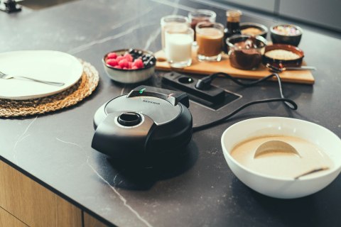 SEVERIN WAFLOWNICA, KSZTAŁT GOFRÓW SERCE, STAL, POWŁOKA ZAPOBIEGA. PRZYWIERANIU, MOC 1300W WA2103 SEVERIN WAFLOWNICA, KSZTAŁT GOFRÓW SERCE, STAL, POWŁOKA ZAPOBIEGA. PRZYWIERANIU, MOC 1300W WA2103