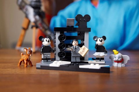 LEGO Disney 43230 - Kamera w hołdzie Waltowi Disneyowi LEGO Disney 43230 - Kamera w hołdzie Waltowi Disneyowi