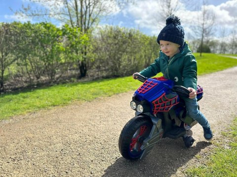 Jeździk elektryczny dla dzieci Motocykl Spider-Man Huffy 17345W Jeździk elektryczny dla dzieci Motocykl Spider-Man Huffy 17345W