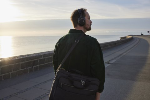 Słuchawki Poly Voyager Surround 80 UC Microsoft Teams Certified USB-C Headset +USB-C/A Adapter Retail Packaging Słuchawki Poly Voyager Surround 80 UC Microsoft Teams Certified USB-C Headset +USB-C/A Adapter Retail Packaging