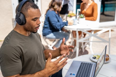Słuchawki Poly Voyager Surround 80 UC Microsoft Teams Certified USB-C Headset +USB-C/A Adapter Retail Packaging Słuchawki Poly Voyager Surround 80 UC Microsoft Teams Certified USB-C Headset +USB-C/A Adapter Retail Packaging
