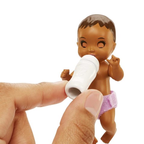Barbie Opiekunka Zestaw Usypianie maluszka + Lalka i bobas HJY34 Barbie Opiekunka Zestaw Usypianie maluszka + Lalka i bobas HJY34