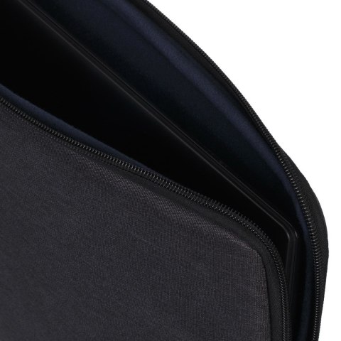 RIVACASE ETUI NA LAPTOP 13,3"-14" SUZUKA, CZARNE, Z MATERIAŁU WODOODPORNEGO RIVACASE ETUI NA LAPTOP 13,3"-14" SUZUKA, CZARNE, Z MATERIAŁU WODOODPORNEGO
