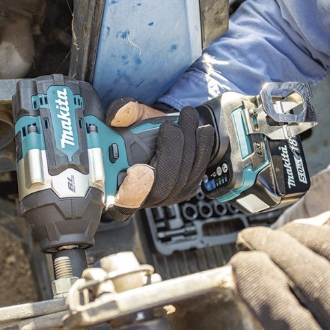 Klucz udarowy MAKITA DTW700RTJ akumulatorowy wkrętak 1/2" 2x LXT 18V 5,0Ah Czarny, Niebieski Klucz udarowy MAKITA DTW700RTJ akumulatorowy wkrętak 1/2" 2x LXT 18V 5,0Ah Czarny, Niebieski