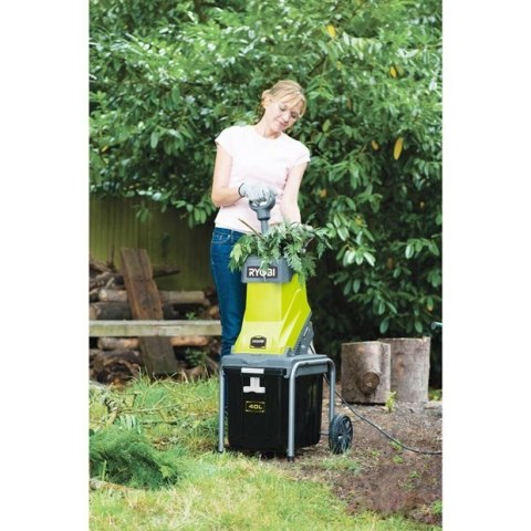 Rozdrabniacz do gałęzi 2500W wor. popychacz RYOBI Rozdrabniacz do gałęzi 2500W wor. popychacz RYOBI
