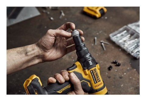 DeWALT DCF403NT-XJ narzędzie do nitów mechanicznych Czarny, Żółty 2.4,3.2,4,4.8 mm 10000 kN
