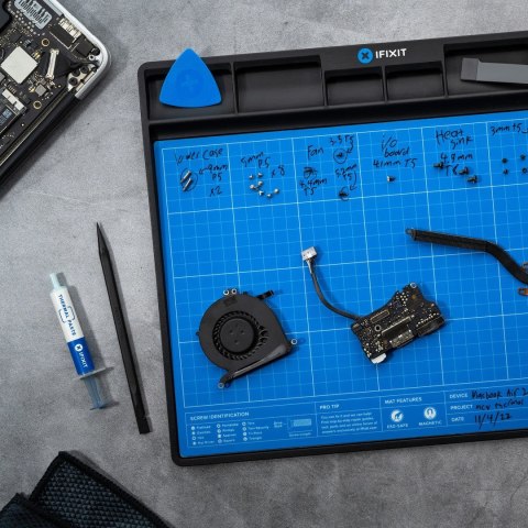 Mata magnetyczna z markerem iFixit FixMat 25x30cm Mata magnetyczna z markerem iFixit FixMat 25x30cm