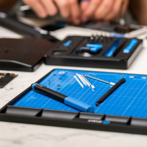 Mata magnetyczna z markerem iFixit FixMat 25x30cm Mata magnetyczna z markerem iFixit FixMat 25x30cm
