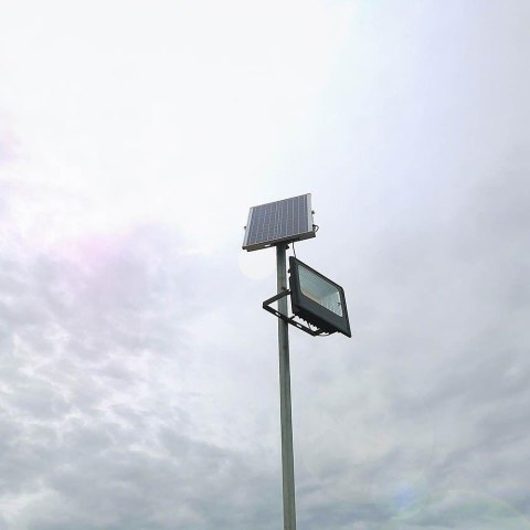 Projektor LED Solarny V-TAC 20W Czarny IP65, Pilot, Timer VT-60W 6000K 1650lm Projektor LED Solarny V-TAC 20W Czarny IP65, Pilot, Timer VT-60W 6000K 1650lm