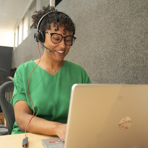 POLY Zestaw słuchawkowy Blackwire 8225 Stereo USB-C z certyfikatem Microsoft Teams + przejściówka USB-C/A POLY Zestaw słuchawkowy Blackwire 8225 Stereo USB-C z certyfikatem Microsoft Teams + przejściówka USB-C/A