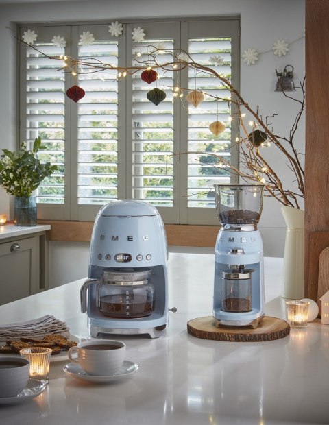Ekspres do kawy SMEG model DCF02PBEU pastelowy niebieski Ekspres do kawy SMEG model DCF02PBEU pastelowy niebieski