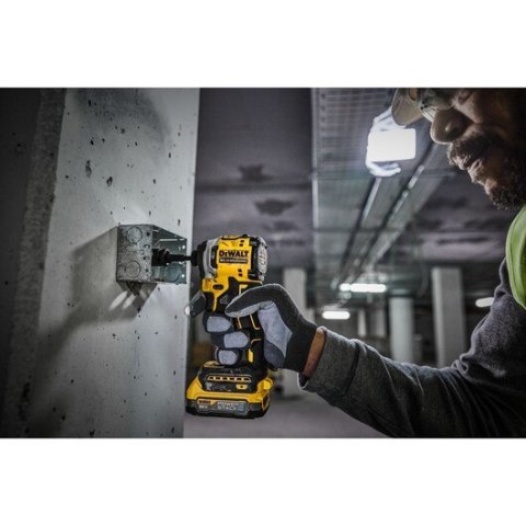 Zakrętarka udarowa 2x1.7Ah 208Nm DeWALT